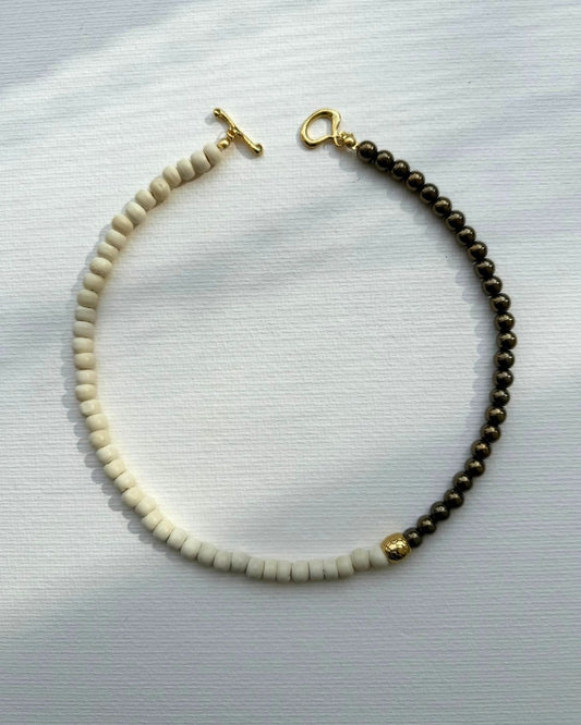 Serenité Kemik Boncuklu Hematit Taşlı Kolye
