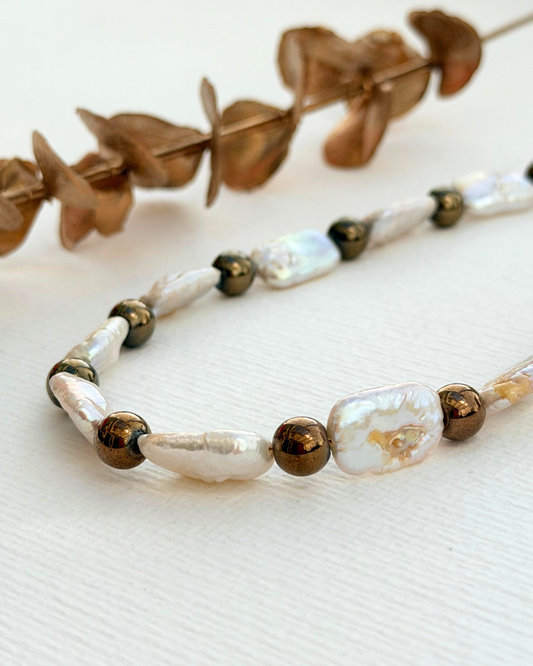 Eterna Barok İncili ve Doğal Hematit Taşlı Kolye